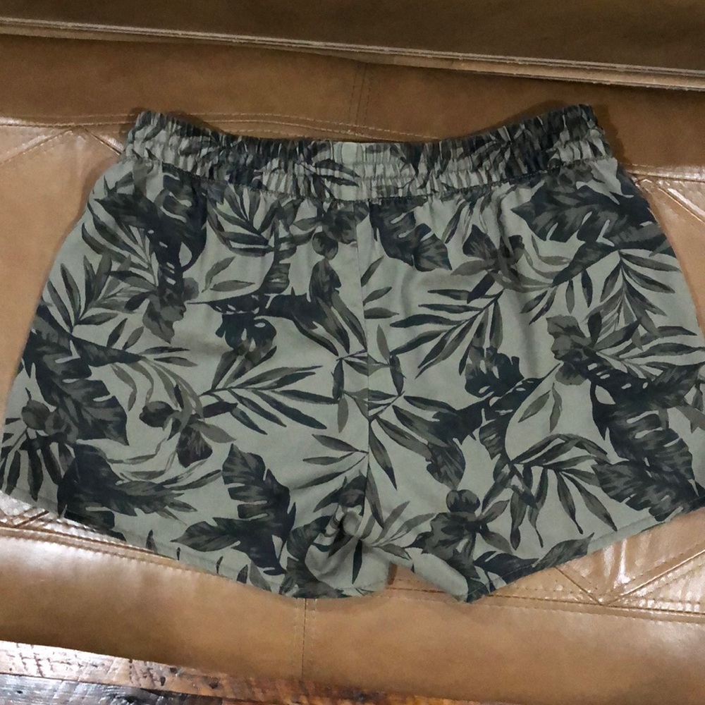 Shorts - Picture 2 of 3